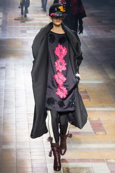 Look 49